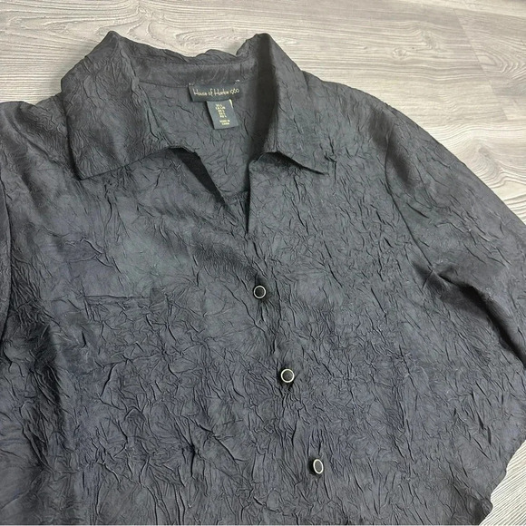 House of Harlow 1960 Black Textured Cropped Button Up Top - Picture 2 of 5